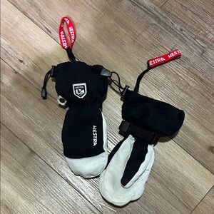 Hestra Kids Heli Mittens gloves Black and White 6